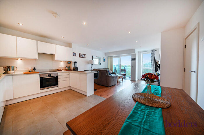 2 Bedroom Apartment For Sale In Addlestone, Surrey, KT15