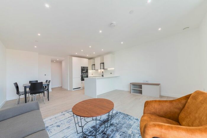 2 Bedroom Flat To Rent In Willowbrook House, Coster Avenue, London, N4