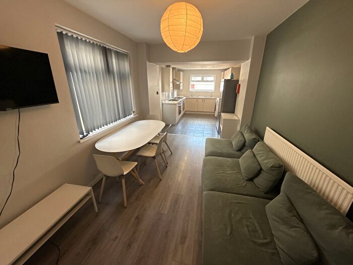 6 Bedroom Terraced House To Rent In Dogfield, Cardiff, CF24