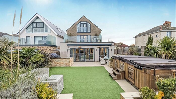 4 Bedroom Detached House To Rent In Sherwood Avenue, Whitecliff, BH14