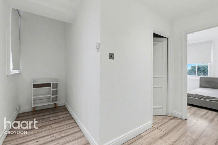 2 Bedroom Flat For Sale In Oakfield Road, Croydon, CR0