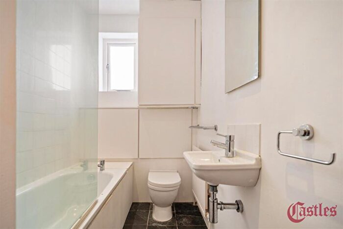 1 Bedroom Flat For Sale In Coolhurst Road, N8