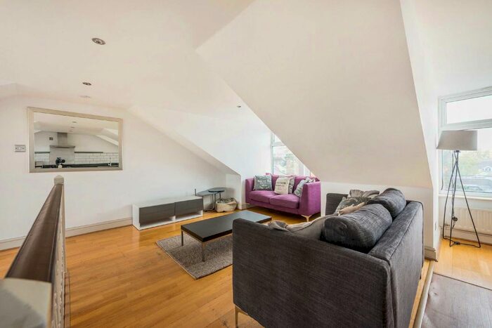 2 Bedroom Flat To Rent In Leigham Court Road, London, SW16