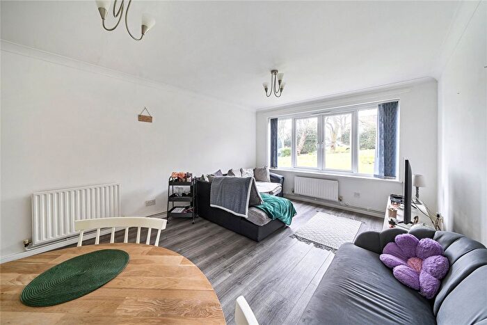 2 Bedroom Flat For Sale In Foxgrove Road, Beckenham, BR3