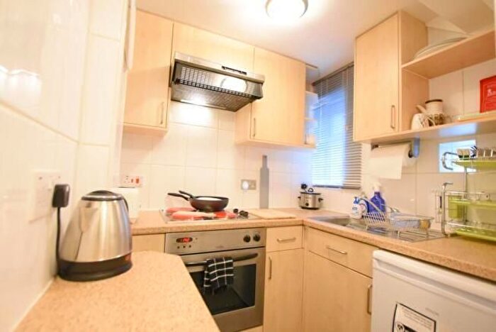 Maisonette To Rent In Finchley, Null, N3