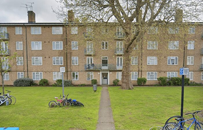 2 Bedroom Flat To Rent In Pinner, HA5