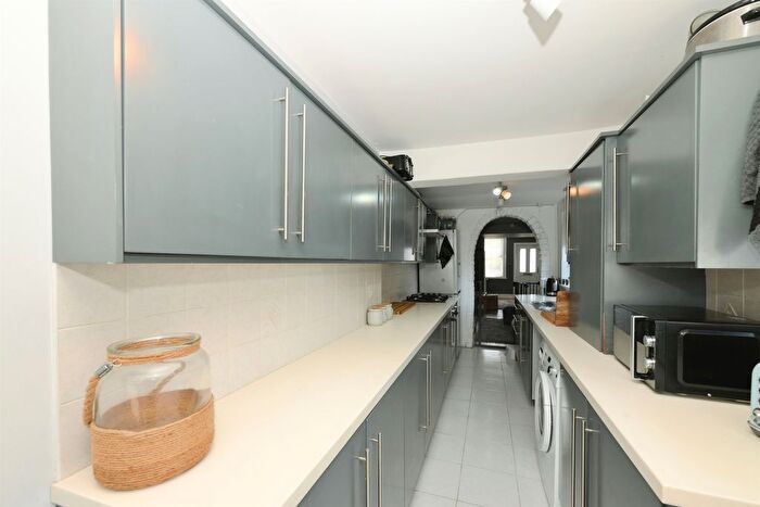2 Bedroom Semi-detached House For Sale In Roman Street, Hoddesdon, EN11