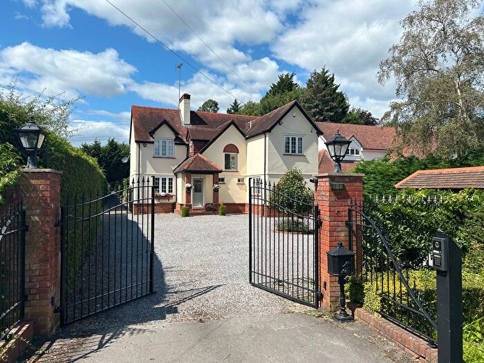 4 Bedroom Detached House For Sale In Coppermill Road, Wraysbury, Staines-Upon-Thames, TW19