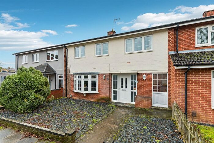 3 Bedroom Terraced House For Sale In Park Close, Stevenage, SG2