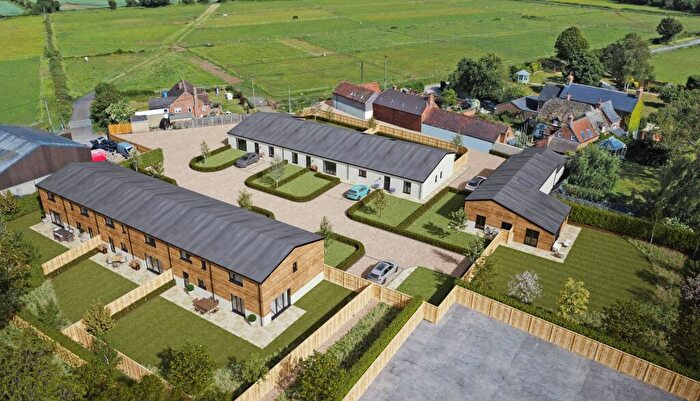 3 Bedroom Barn Conversion For Sale In Oxleaze Farm Barns, Claypit Lane, SN7