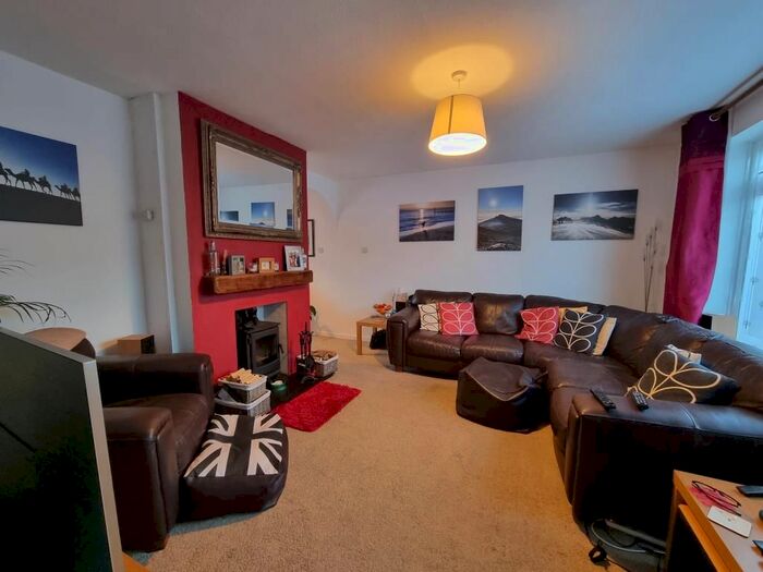 3 Bedroom End Of Terrace House To Rent In Staines-Upon-Thames, Surrey, TW18