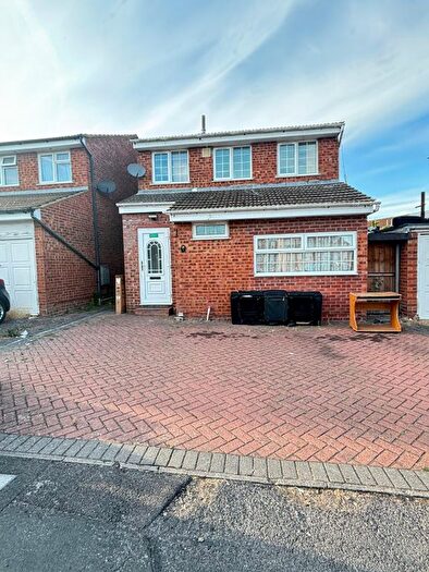 6 Bedroom Detached House To Rent In Dunsmore Road, Luton, LU1