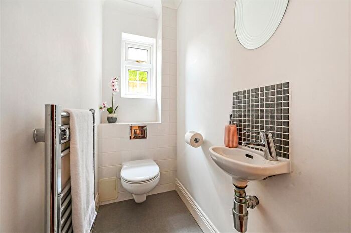 4 Bedroom Detached House For Sale In Swanwick Lane, Swanwick, Southampton, SO31