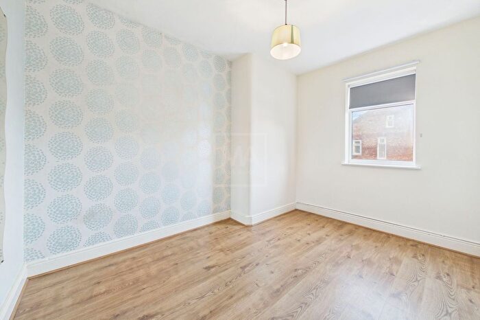 2 Bedroom Flat To Rent In London Road, Stockton Heath, WA4