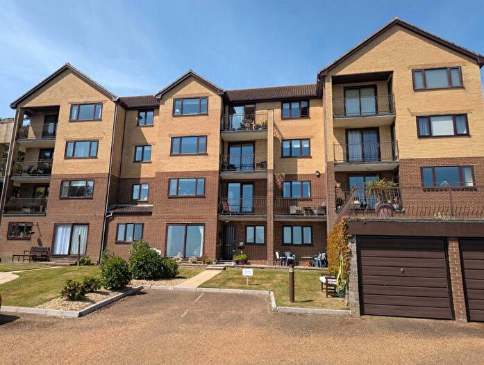 2 Bedroom Apartment For Sale In Savoy Court, Shanklin Chine, PO37