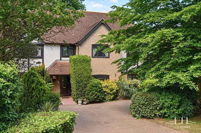 5 Bedroom Detached House For Sale In Tall Trees Close, Emerson Park, RM11