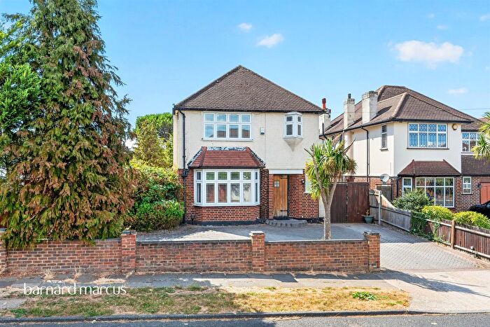 3 Bedroom Detached House For Sale In Avondale Avenue, Worcester Park, KT4