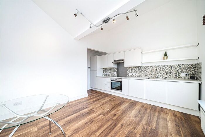 1 Bedroom Flat To Rent In Askew Road, London, W12
