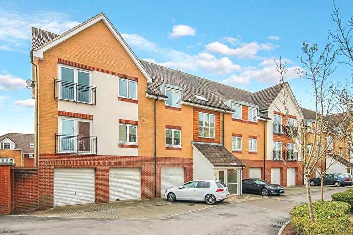 2 Bedroom Flat For Sale In Hollybrook Park, Bristol, Somerset, BS15