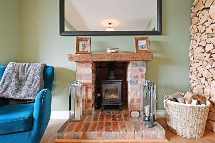 3 Bedroom Detached House For Sale In Meadow View Road, Meadowhead, Sheffield, S8