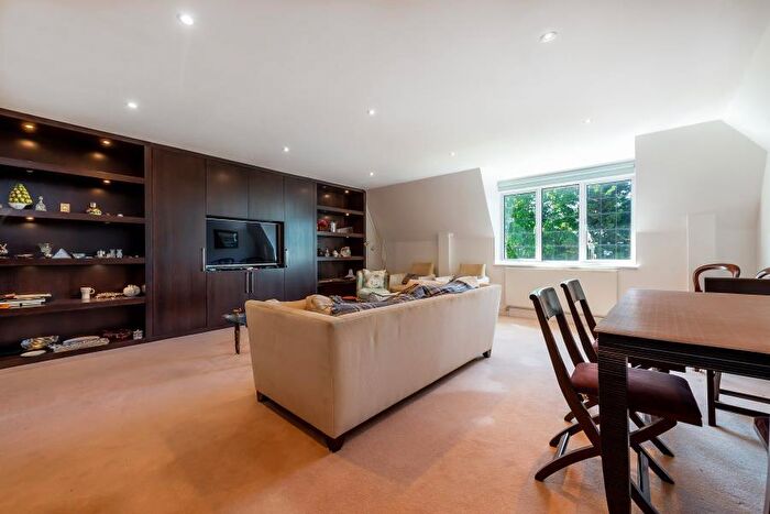 3 Bedroom Apartment To Rent In Raleigh Close, Hendon, NW4