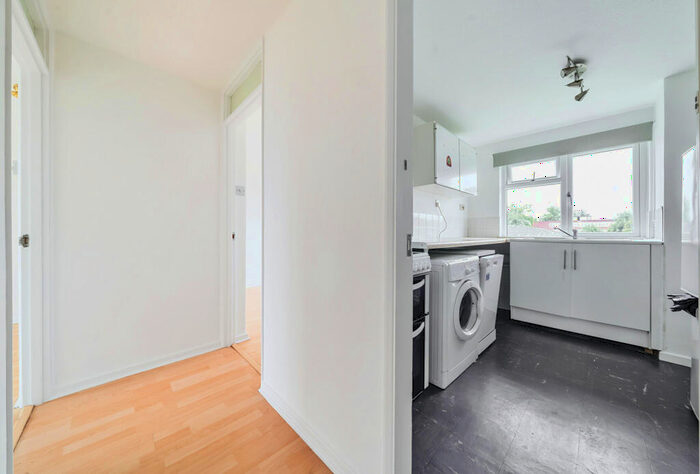 2 Bedroom Apartment For Sale In Warner Avenue, Cheam, Sutton, SM3