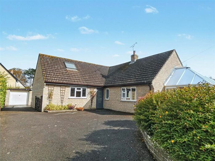 2 Bedroom Detached Bungalow For Sale In Sackmore Lane, Marnhull, Dorset, DT10