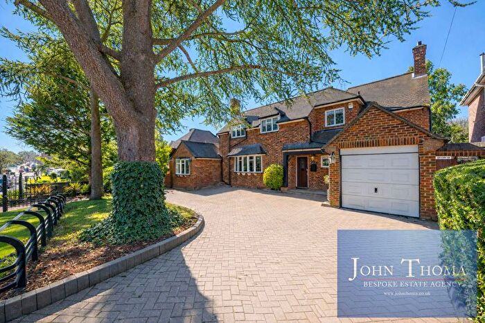 4 Bedroom Detached House For Sale In High Road, Chigwell, IG7