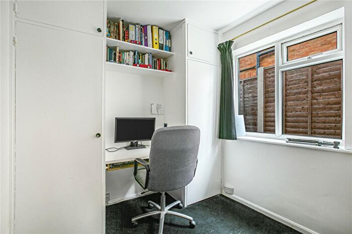 3 Bedroom Bungalow For Sale In Beechfield Close, Redbourn, St. Albans, Hertfordshire, AL3