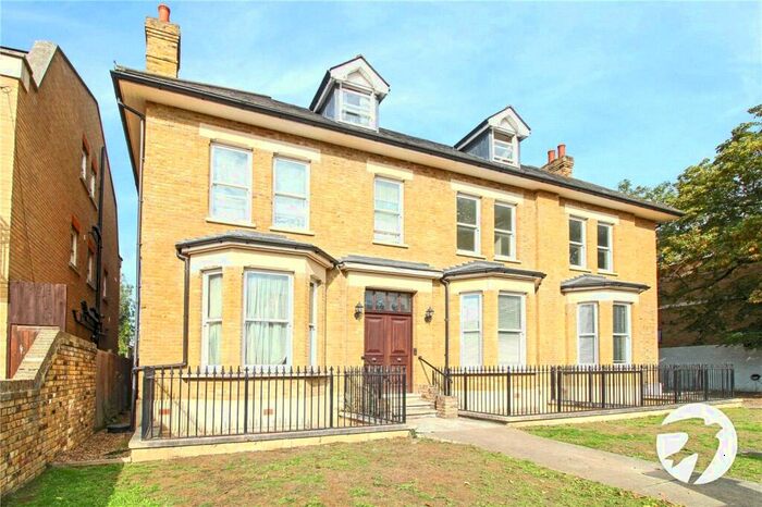 2 Bedroom Flat To Rent In Darnley Road, Gravesend, Kent, DA11