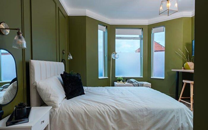 Studio To Rent In Room, Baker Street, DE24