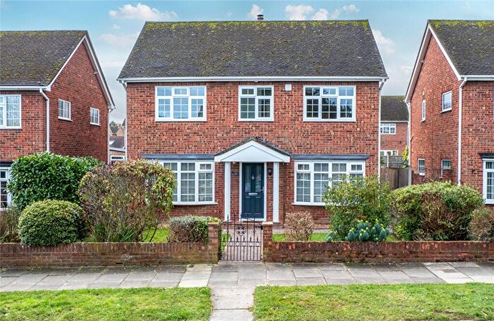 4 Bedroom Detached House For Sale In Capel Road, Sittingbourne, Kent, ME10