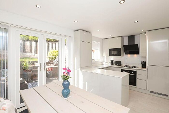 3 Bedroom Detached House For Sale In Darfield Close, Owlthorpe, S20