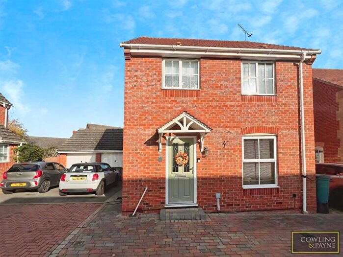 3 Bedroom Link Detached House To Rent In Pladda Mews, Wick Meadows, Wickford, SS12