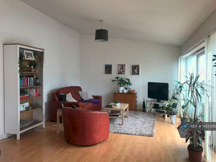 2 Bedroom Flat To Rent In Concord Street, Leeds, LS2