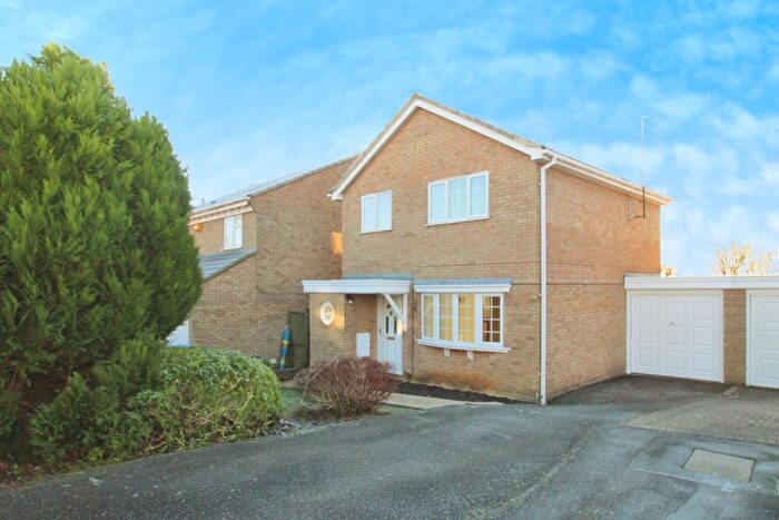 3 Bedroom Detached House To Rent In Busby Close, Buckingham, MK18