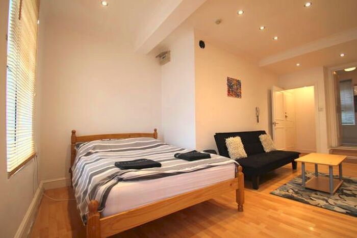 Studio To Rent In Goswell Road, Barbican, EC1M