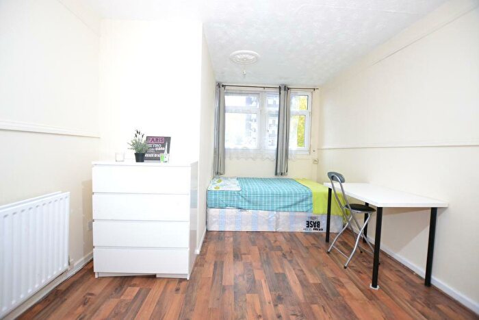 4 Bedroom Maisonette To Rent In Cable Street, London, E1