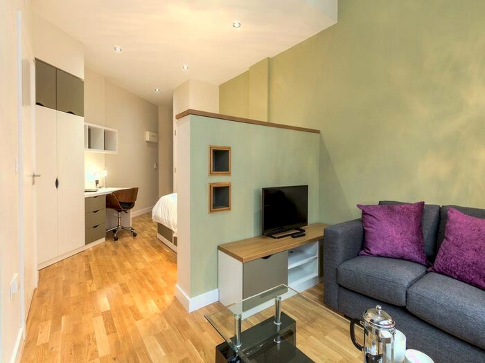 Studio To Rent In Queen Street, Leeds, West Yorkshire, LS1