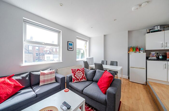 3 Bedroom Flat To Rent In Kingsgate Road, West Hampstead, London, NW6