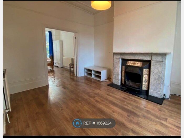 2 Bedroom Flat To Rent In Haycroft Road, London, SW2