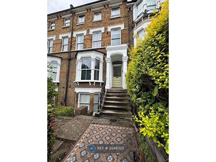 1 Bedroom Flat To Rent In South Lambeth Road, London, SW8