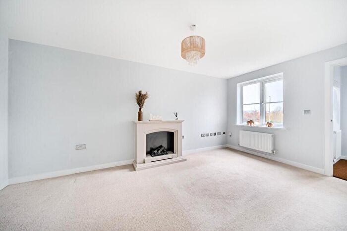 3 Bedroom Detached House To Rent In Deepfield Way, Coulsdon, CR5