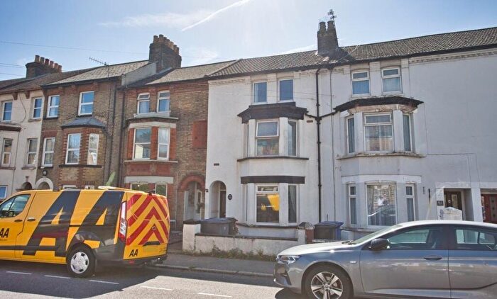 4 Bedroom Terraced House For Sale In Buckland Avenue, Dover, Kent, CT16