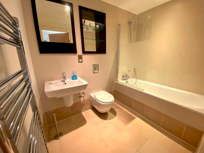 2 Bedroom Apartment To Rent In Mackenzie House, Leeds Dock, City Centre, LS10