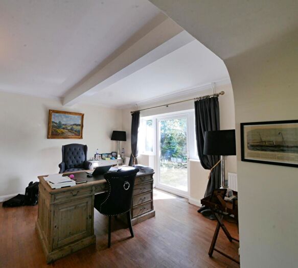 5 Bedroom Semi-Detached House To Rent In Rectory Farm, Duntisbourne Abbots, GL7