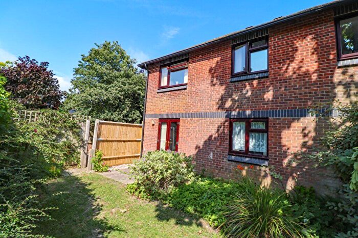 1 Bedroom Flat For Sale In Seafront, Hayling Island, PO11