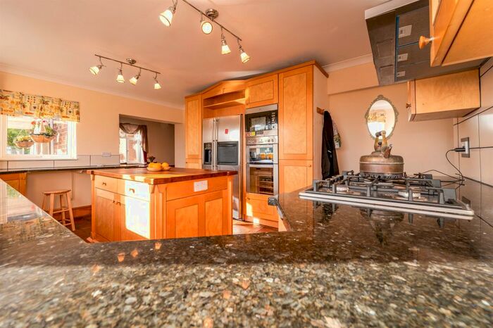 4 Bedroom Detached House For Sale In Beck Bank, Quadring Fen, Spalding, PE11