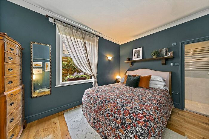 1 Bedroom Flat For Sale In Chilton Road, Kew, Surrey, TW9