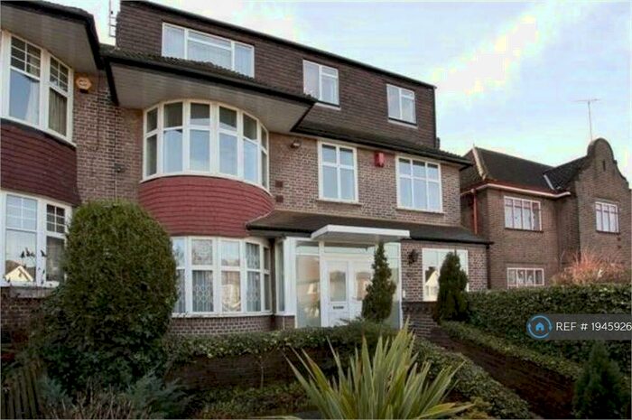 7 Bedroom Semi-Detached House To Rent In Bridge Lane, London, NW11